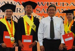 yanuar kurniawan lulusan terbaik